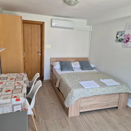 Niko Apartment *