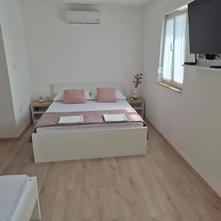 Niko Apartment